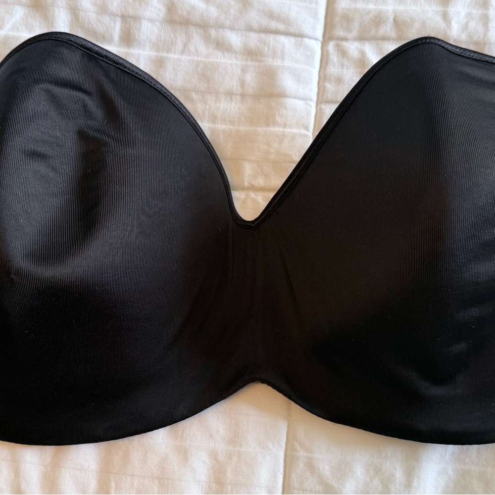 Sleek Black Strapless Bra